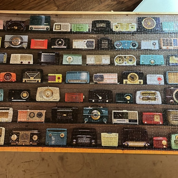 🧩 1000 piece Galison “Chihuly Vintage Radios”. Great quality. Poster. Complete. - Picture 5 of 16